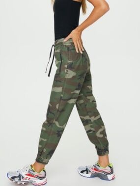 TNA Aritzia Camo Alix Pant Joggers